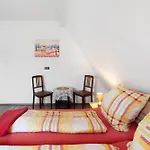 Vierheller Apartment *