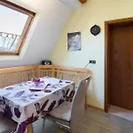 Vierheller Apartment