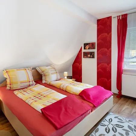 Vierheller Apartment *