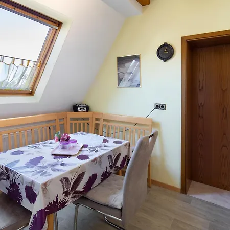 Vierheller Apartment